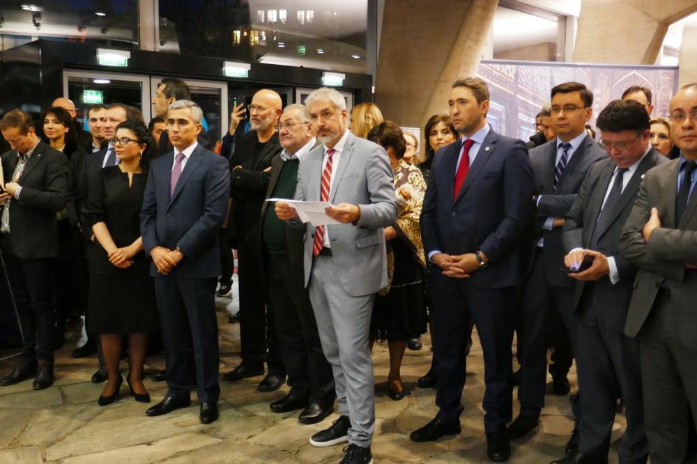 Heydər Əliyev Fondunun təşkilatçılığı ilə UNESKO-nun baş qərargahında Azərbaycan xalçalarının sərgisi açılıb (FOTO)