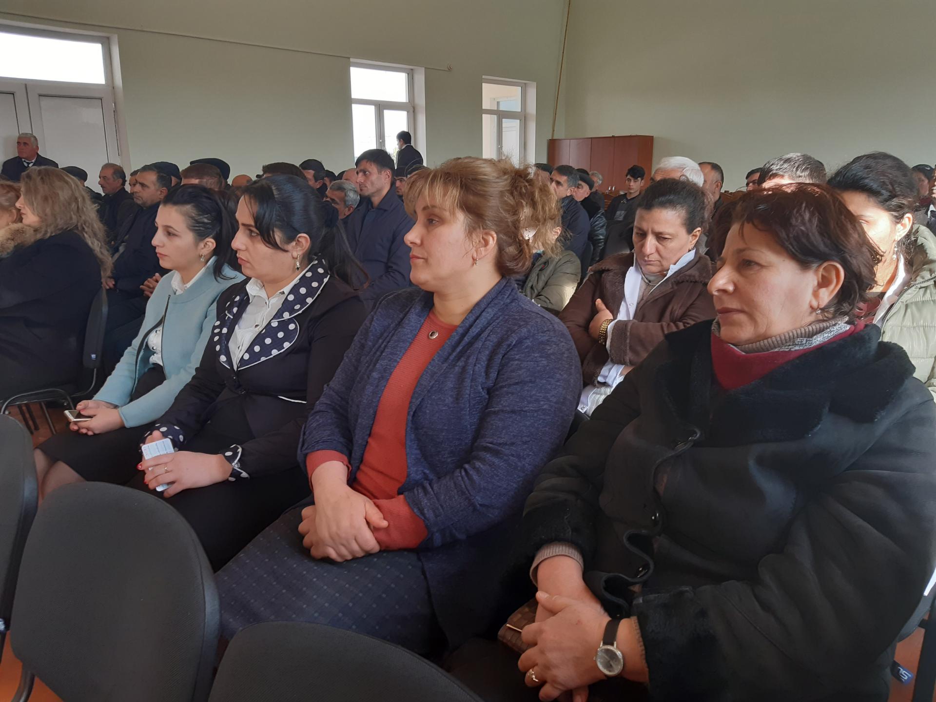 Bəxtiyar Əliyev seçicilərlə görüşlərini davam etdirir (FOTO)