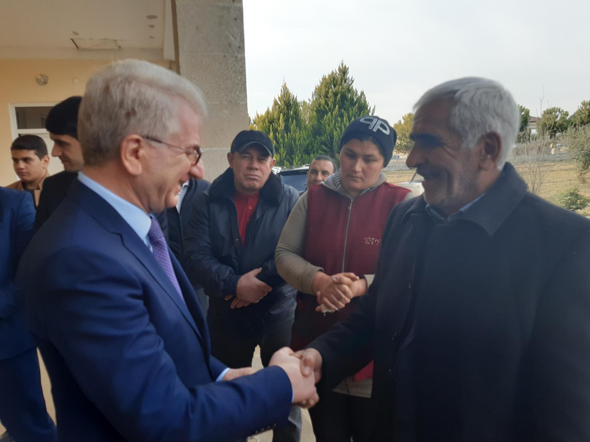 Bəxtiyar Əliyev seçicilərlə görüşlərini davam etdirir (FOTO)