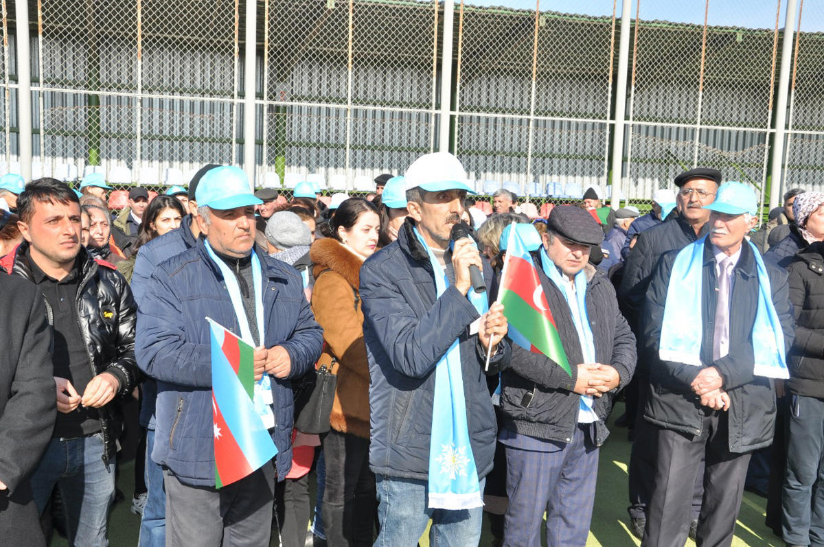 Rauf Əliyevin seçicilərlə görüşləri davam edir (FOTO)