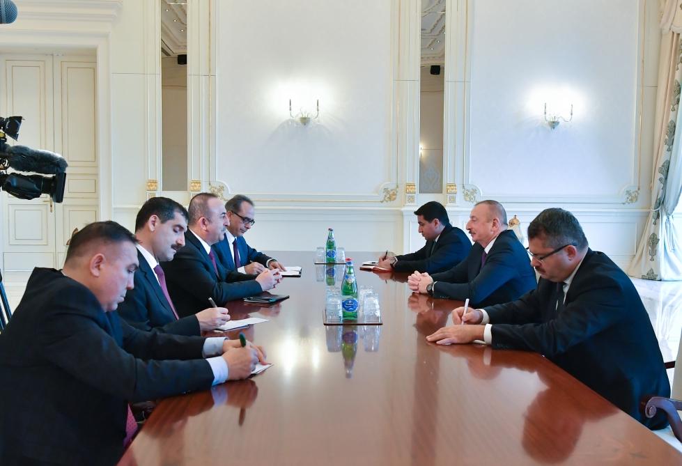 Президент Ильхам Алиев принял делегацию во главе с министром иностранных дел Турции (ФОТО)